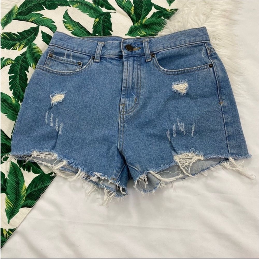 UO BDG Girlfriend High Rise Distressed Cutoff Shorts 045
